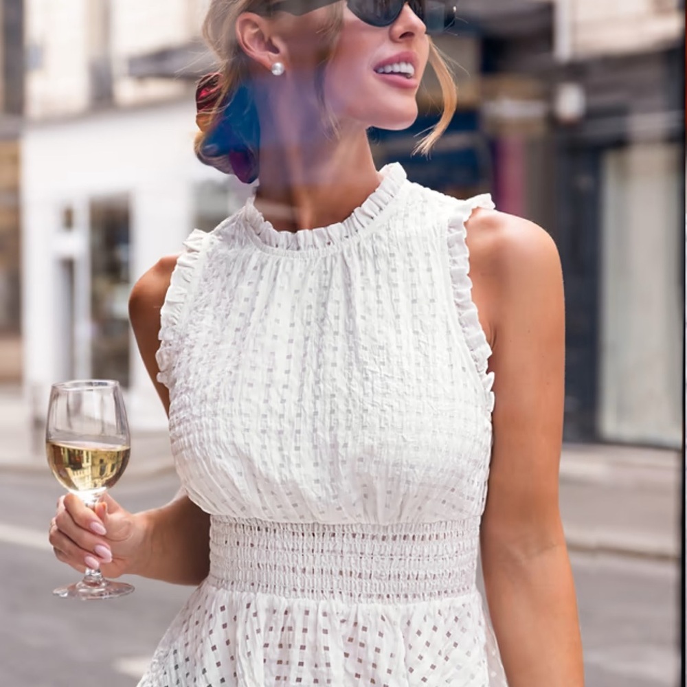 Elegant White Sleeveless Dress